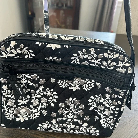 Vera Bradley Black White Floral Quilted Crossbody Bag and Wallet - Picture 3 of 11